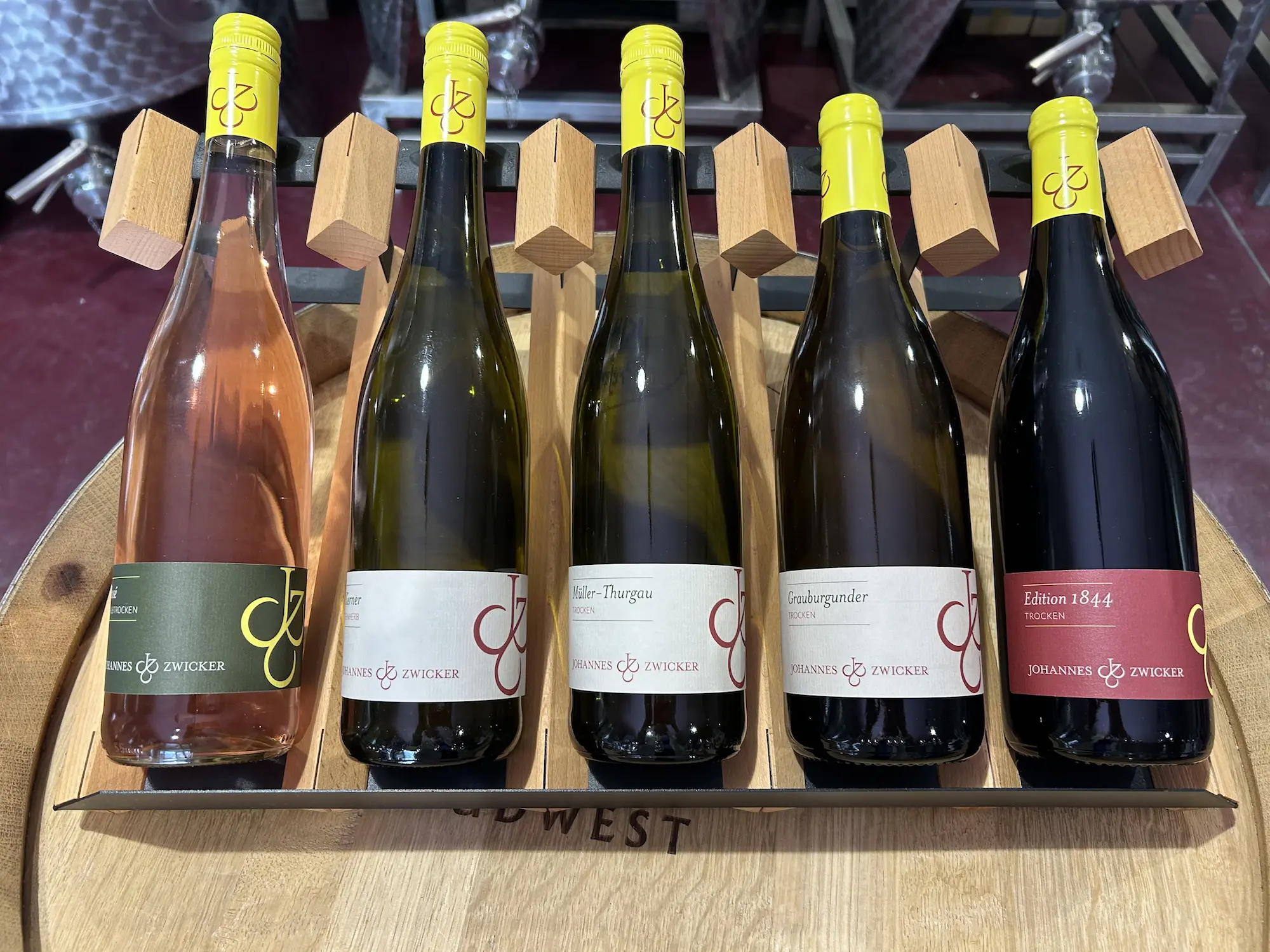 Unser neues Weingut-Branding: Jahrgangsverkostung und frisches Design 2 Probierpaket mit 6 verschiedenen Weinen